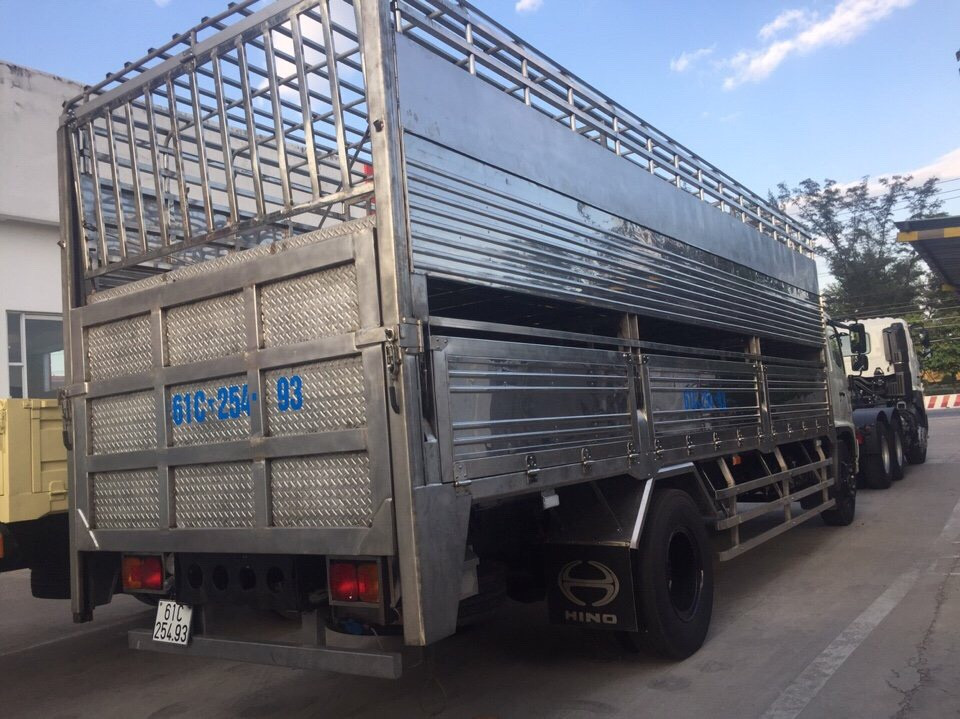 xe-tai-hino-thung image xe tai thung mui bat hino 500 series