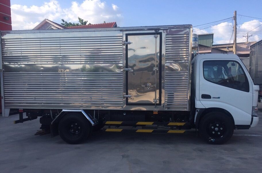 xe-tai-thung-kin-hino-300 image xe tai thung kin hino 300 series
