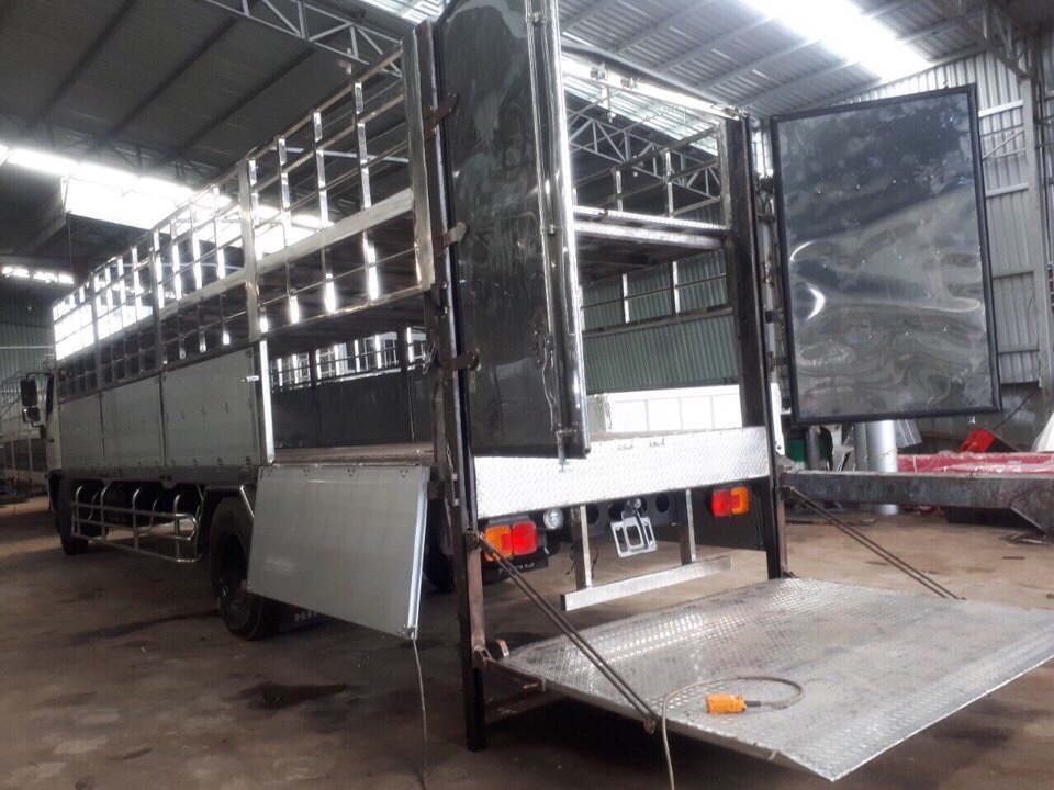 xe tải hino  bàn nâng chở heo
