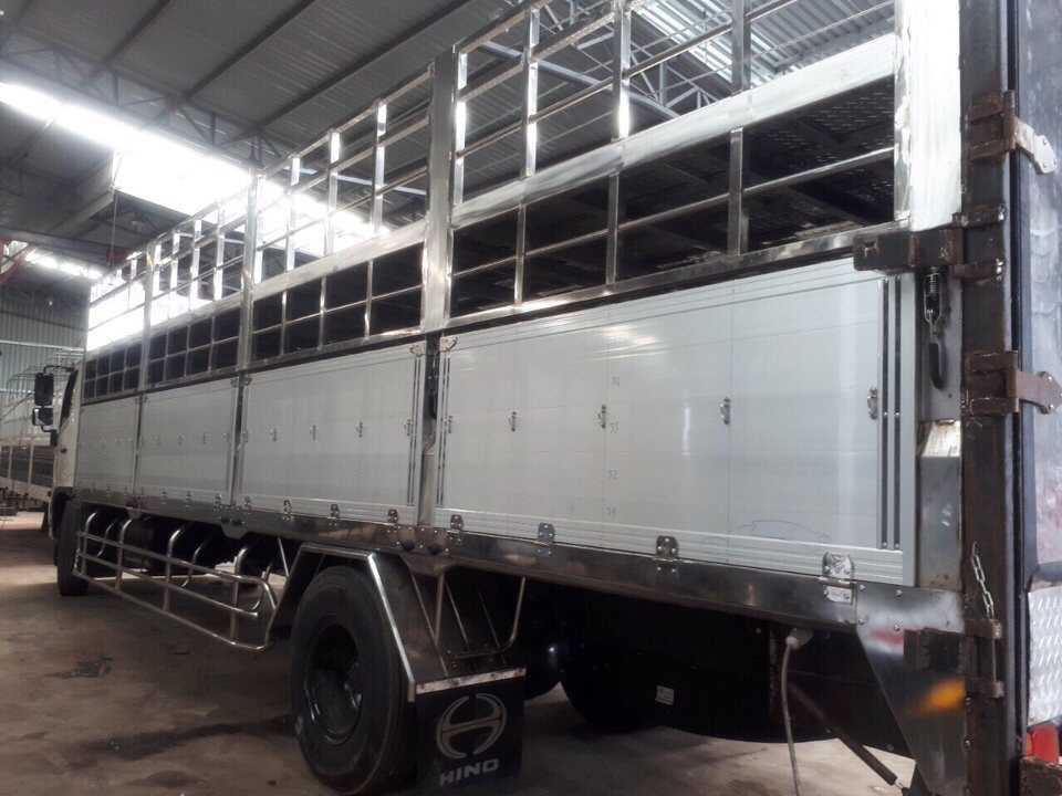 xe tải hino  bàn nâng chở heo