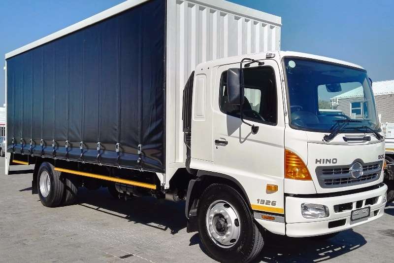 Xe đông lạnh thùng kín Hino