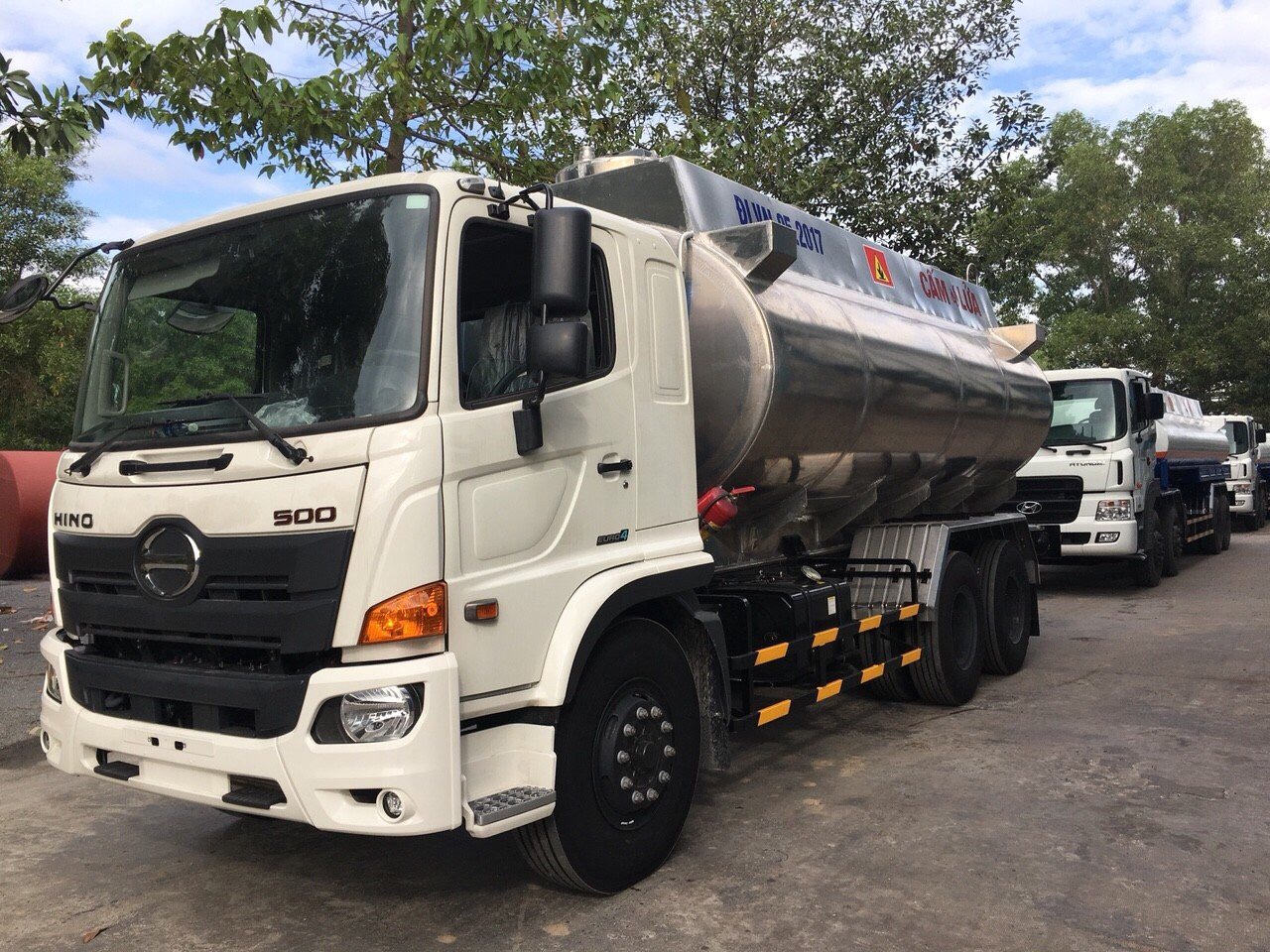 xe bồn nhôm hino 20 khối image xe xitec bon cho xang dau hino